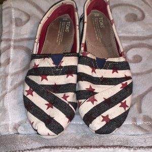 EUC Toms Shoes Slip On Flats Red White Navy Americana Stars & Stripes Size 8
